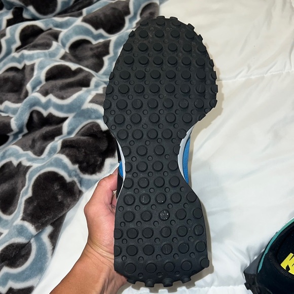 NEW BALANCE SHOES SZ 8.5&9 2 for $150 1 for $85. worn 2 times. - Picture 5 of 5